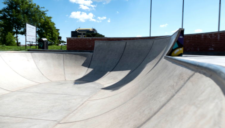 Bowl aus modularen Skate-Elementen